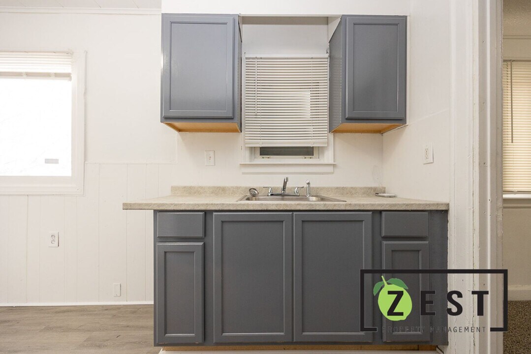 8250 Rosemont Ave in Detroit, MI - Building Photo