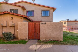5044 N 40th Ave in Phoenix, AZ - Building Photo