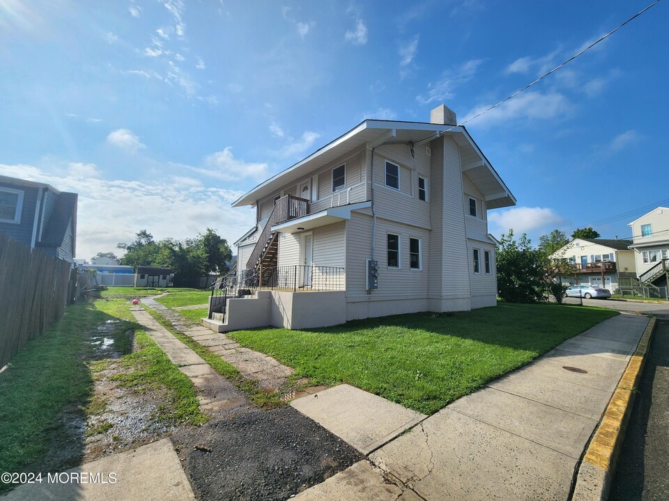 40 Twilight Ave in Keansburg, NJ - Building Photo