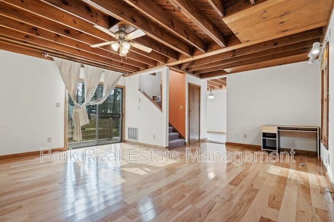 205 W Poplar Ave in Carrboro, NC - Building Photo - Building Photo