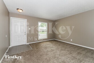 733 Watersedge Dr in Florissant, MO - Building Photo - Building Photo