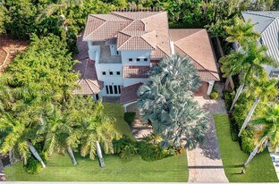 541 S Mashta Dr in Key Biscayne, FL - Building Photo