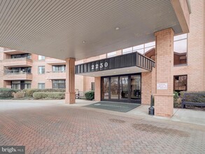2230 George C Marshall Dr in Falls Church, VA - Building Photo - Building Photo