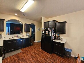 1608 Monte Vista Dr in Lockhart, TX - Building Photo - Building Photo