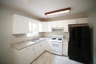 1329 Blossom Cir in Tallahassee, FL - Building Photo - Building Photo