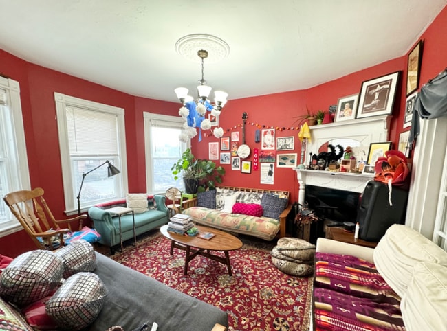 16 Fisher Ave, Unit 3 in Boston, MA - Foto de edificio - Building Photo