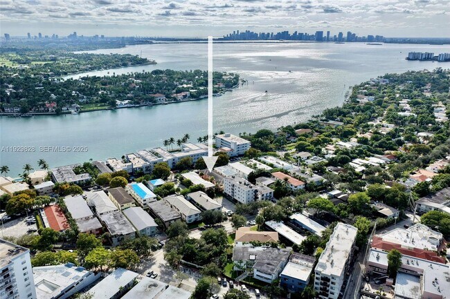 993 Bay Dr in Miami Beach, FL - Building Photo - Building Photo