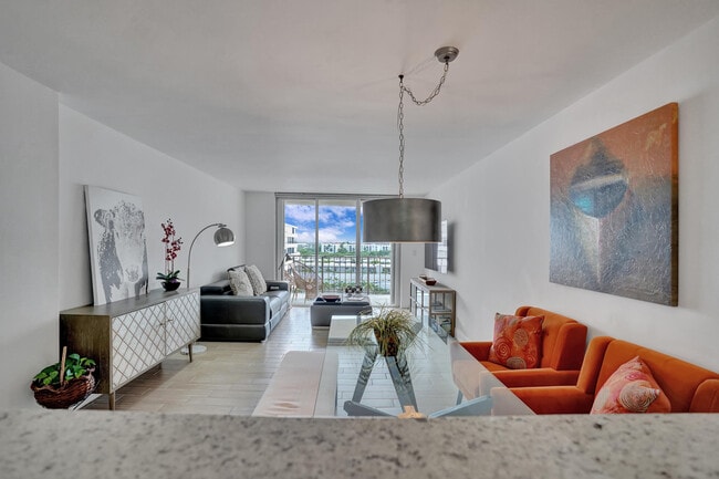 3581 S Ocean Blvd in South Palm Beach, FL - Building Photo - Building Photo