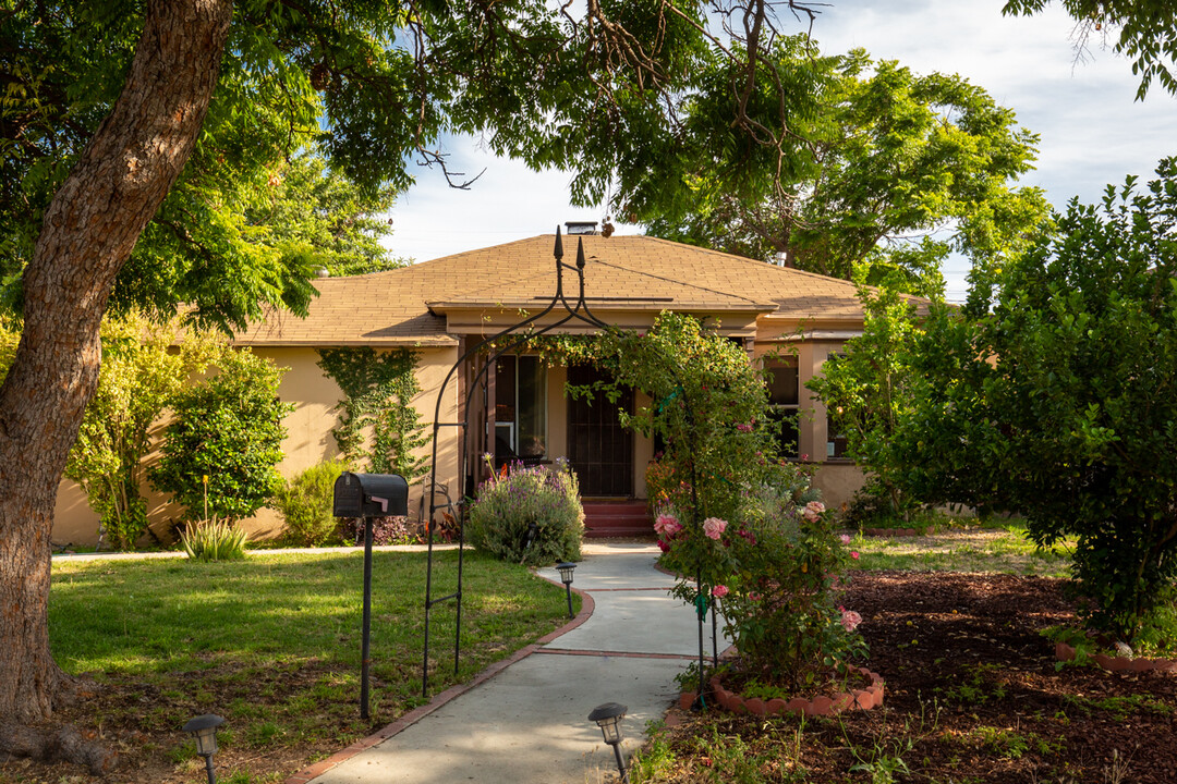 11470 Bessemer St in North Hollywood, CA - Building Photo