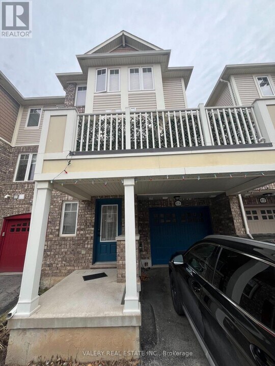 814 Fowles Ct in Milton, ON - Building Photo