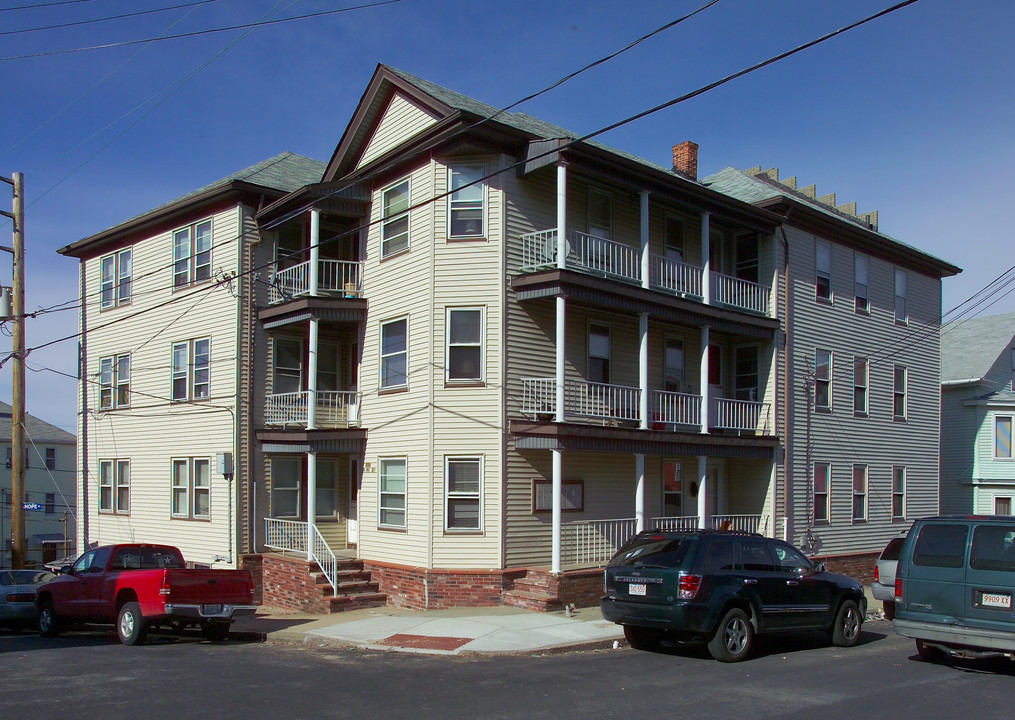 486 Hope St in Fall River, MA - Foto de edificio