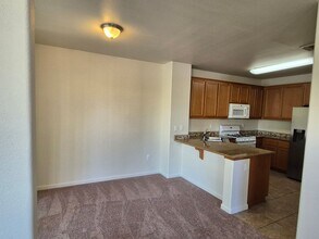 50 Regency Park Cir in Sacramento, CA - Building Photo - Building Photo