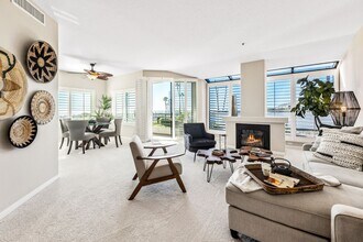 200 Paris Ln in Newport Beach, CA - Building Photo - Building Photo