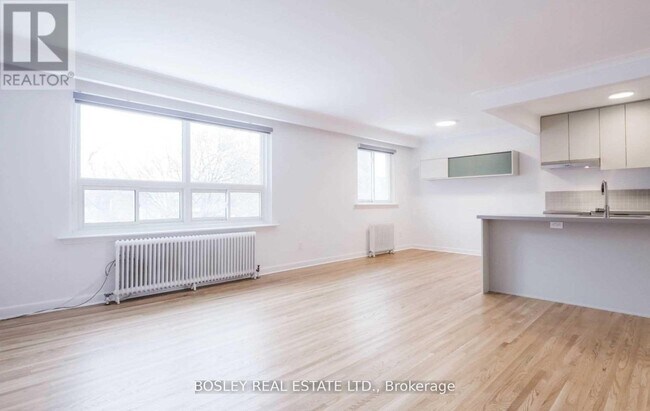 555 Birchmount Rd in Toronto, ON - Building Photo - Building Photo