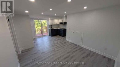 3 Wimbledon Ct in Whitby, ON - Building Photo - Building Photo