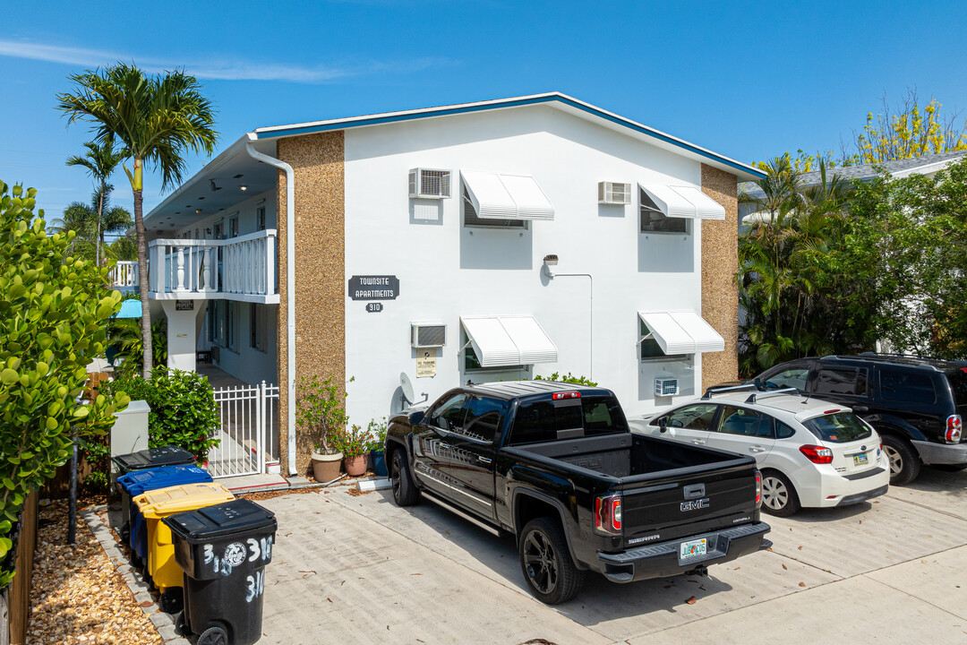 Townsite Apartments & Twelve Condominiums in Lake Worth Beach, FL - Building Photo