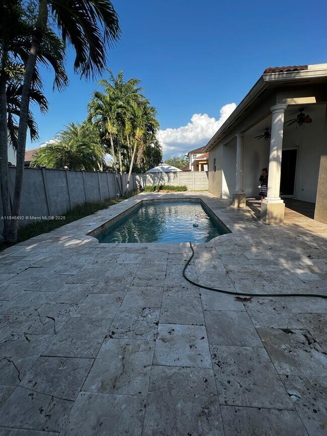 16621 SW 82nd Terrace in Miami, FL - Building Photo - Building Photo