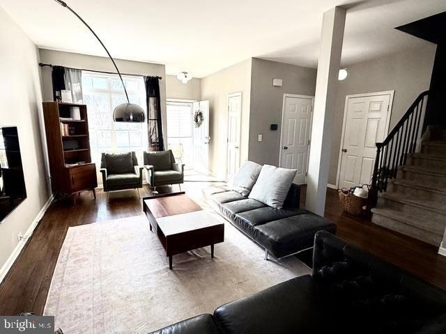 83 Shelley Cir in East Windsor, NJ - Foto de edificio - Building Photo