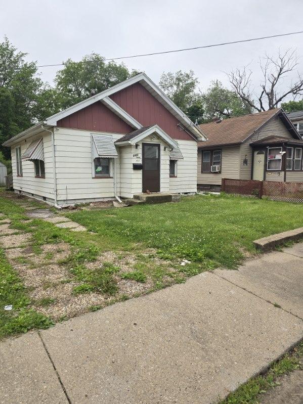property at 2404 W Howett St