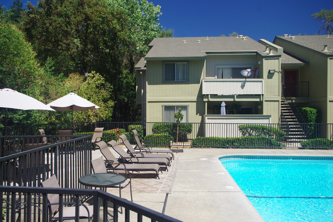 Foxworth Apartments in Carmichael, CA - Foto de edificio