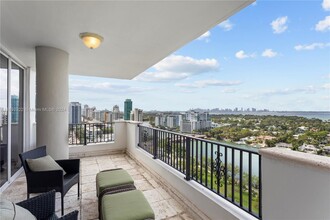 6422 Collins Ave, Unit 1804 in Miami Beach, FL - Building Photo - Building Photo