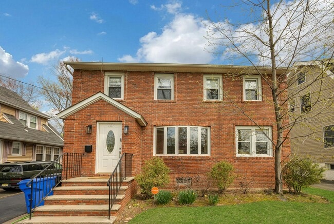 property at 167 Rockwood Pl