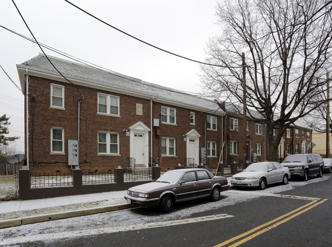 2208-2210 Nicholson St SE in Washington, DC - Foto de edificio - Building Photo