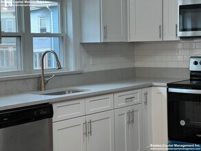 67 Cedar St, Unit 2 in Malden, MA - Building Photo - Building Photo