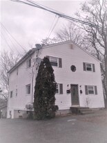 135-135 Sunbury St, Unit Unit 2 in Providence, RI - Building Photo