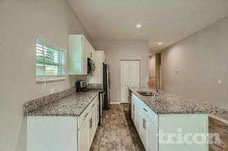 2704 61st Ave N in St. Petersburg, FL - Foto de edificio - Building Photo