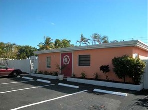 2010 Dewey St in Hollywood, FL - Building Photo - Building Photo