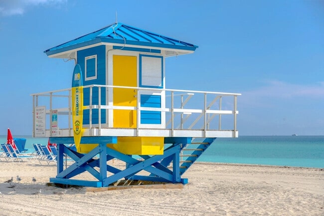 327 Pierce St in Hollywood, FL - Building Photo - Building Photo