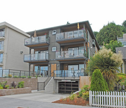 2112 Alki Ave SW in Seattle, WA - Building Photo - Building Photo