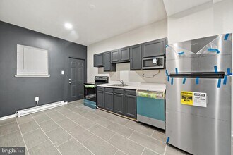 2033 N Cleveland St in Philadelphia, PA - Foto de edificio - Building Photo