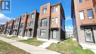 31 Fairlane Ave in Barrie, ON - Building Photo