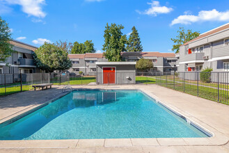 Vintage Square Apartment Homes in Stockton, CA - Foto de edificio - Building Photo