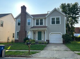5556 Village Center Dr in Centreville, VA - Building Photo