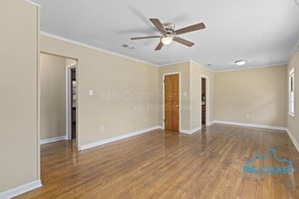 2050 North Dr in Biloxi, MS - Building Photo - Building Photo