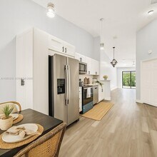 3639 NW 83rd Ln in Sunrise, FL - Building Photo - Building Photo