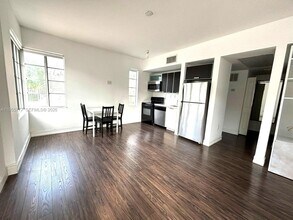 621 11th St in Miami Beach, FL - Foto de edificio - Building Photo