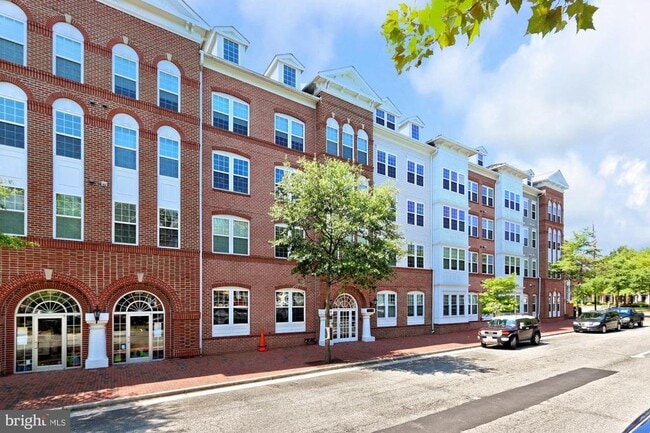 4950 Brenman Park Dr in Alexandria, VA - Building Photo - Building Photo