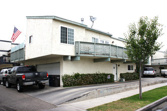 7352 Garfield Ave in Huntington Beach, CA - Building Photo - Building Photo