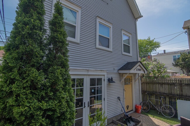 property at 1709 W Barry Ave