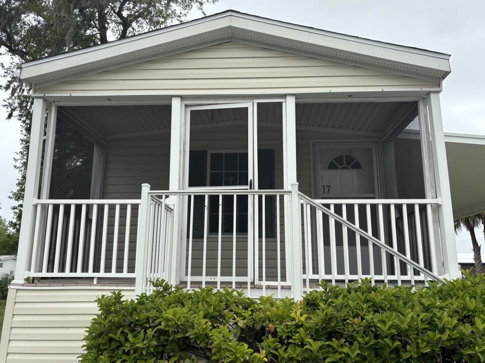 17 Kimberly Ct in Daytona Beach, FL - Building Photo