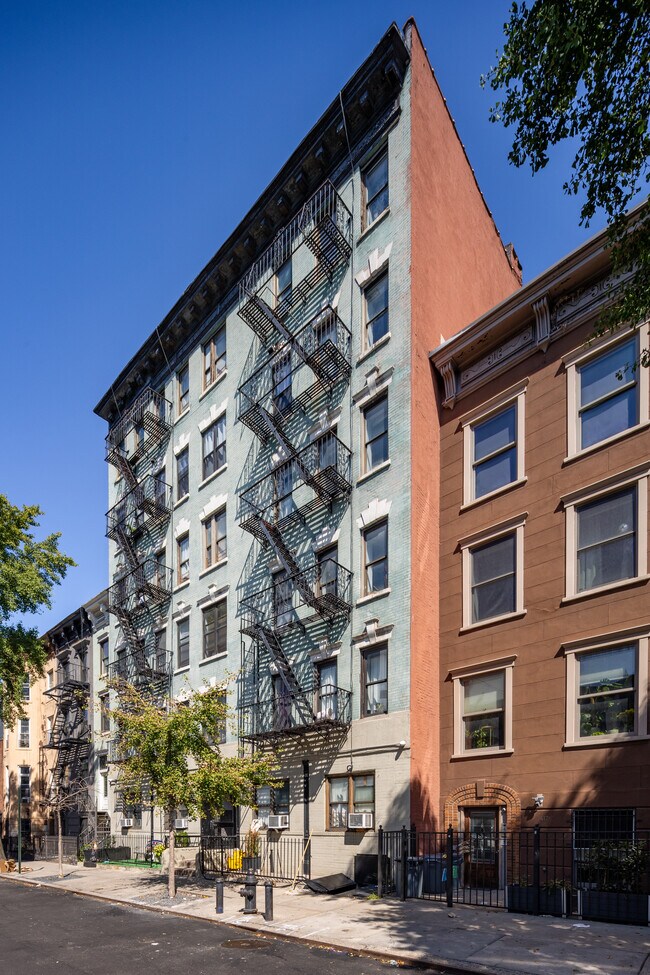 411 E 118th St in New York, NY - Building Photo - Building Photo