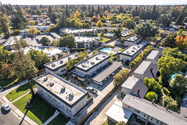 Parkside Townhomes Apartments in Sacramento, CA - Building Photo - Building Photo
