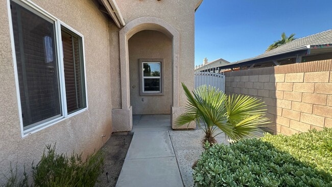 434 E Sunburst Cir in Lancaster, CA - Building Photo - Building Photo