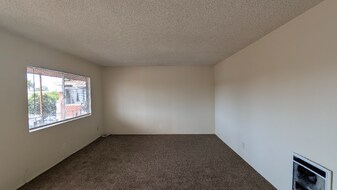 905 Daisy Ave in Long Beach, CA - Building Photo