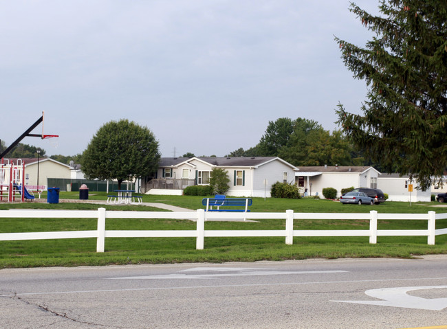 Forest Creek in Elkhart, IN - Foto de edificio - Building Photo