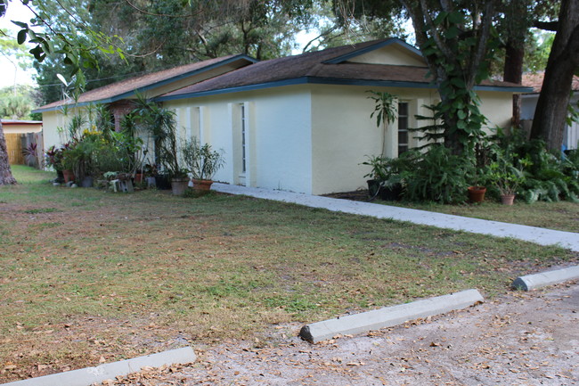 Well Maintained Duplex in Clearwater, FL - Building Photo - Other